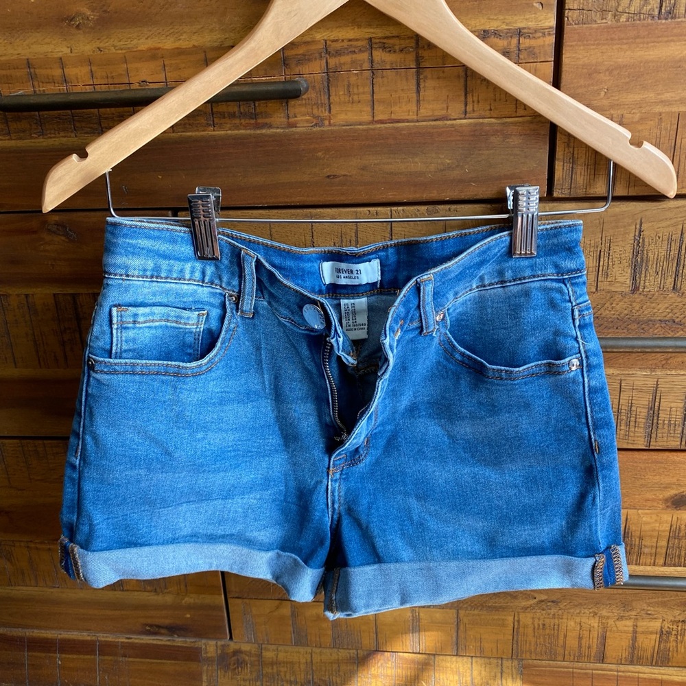 FOREVER 21 DENIM SHORTS - BLUE WASH 🙌